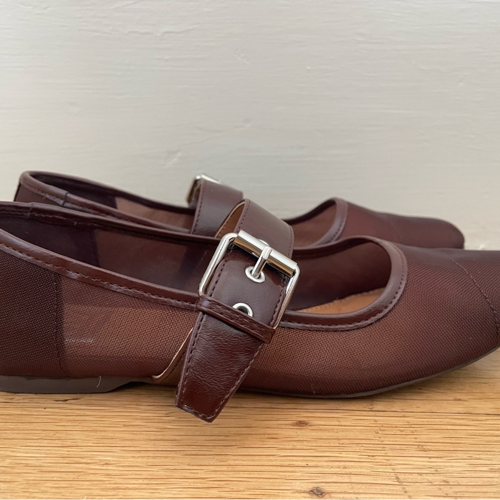 DV by Dolce Vita Mellie Maryjane Flats with Classic Design